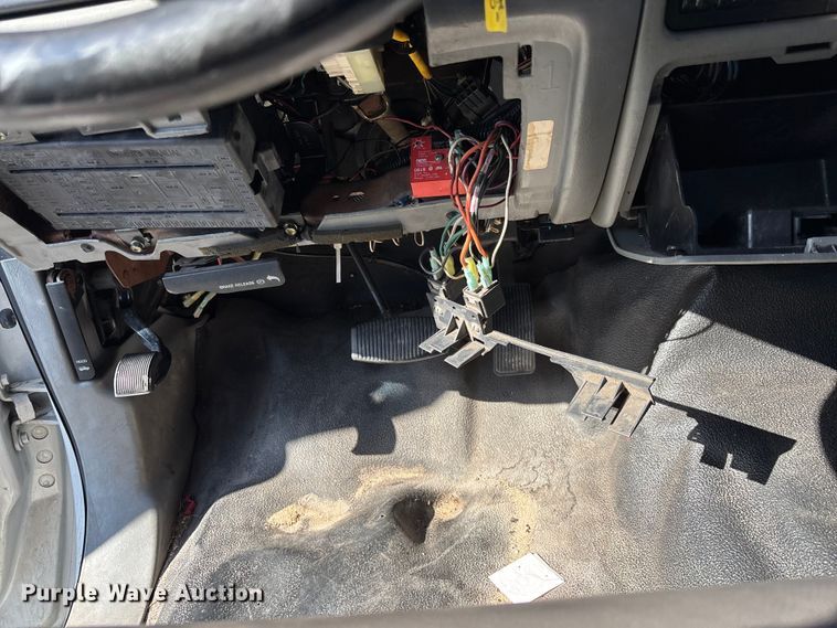 image for item YA3907 2005 Ford F450 Super Duty bucket truck
