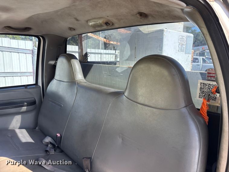 image for item YA3907 2005 Ford F450 Super Duty bucket truck