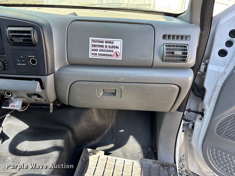 image for item YA3907 2005 Ford F450 Super Duty bucket truck