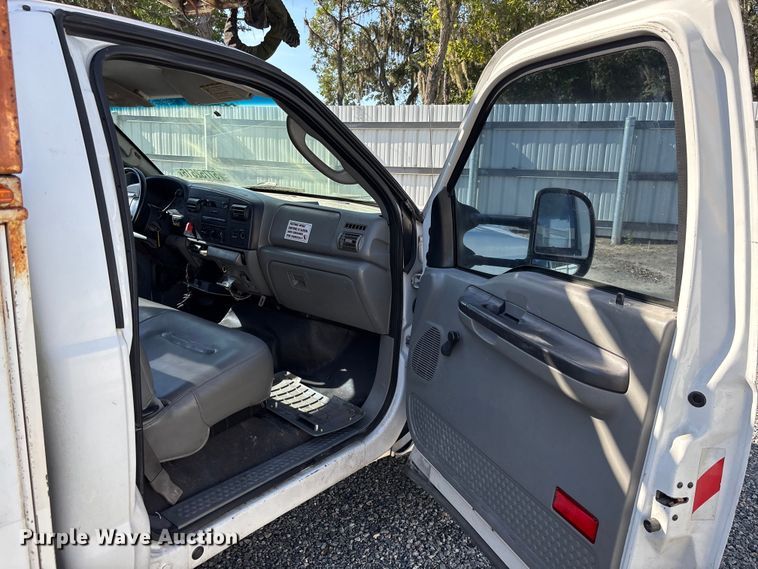image for item YA3907 2005 Ford F450 Super Duty bucket truck