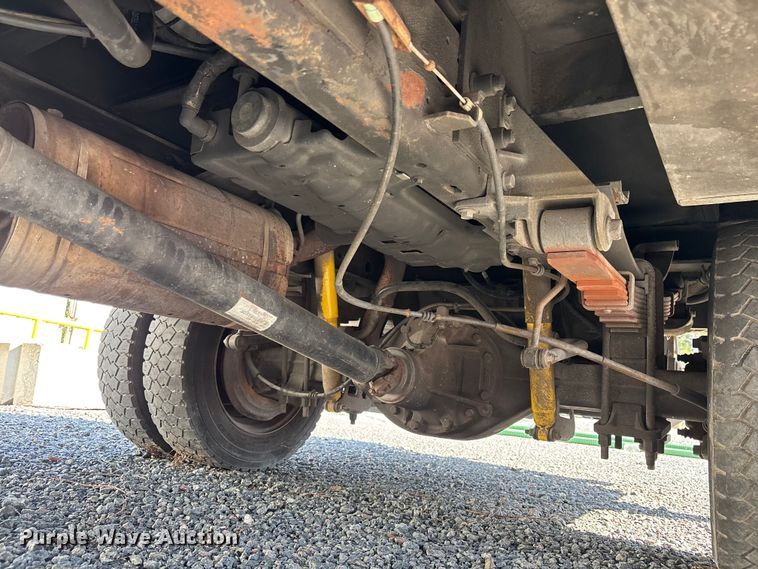 image for item YA3907 2005 Ford F450 Super Duty bucket truck
