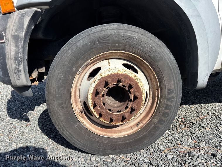 image for item YA3907 2005 Ford F450 Super Duty bucket truck