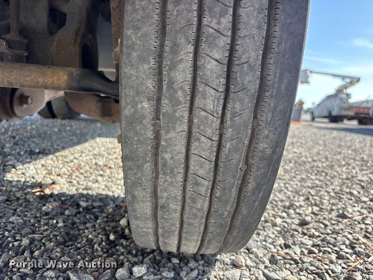 image for item YA3907 2005 Ford F450 Super Duty bucket truck