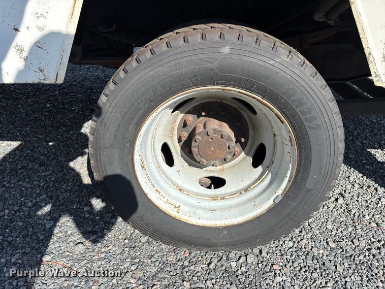 image for item YA3907 2005 Ford F450 Super Duty bucket truck