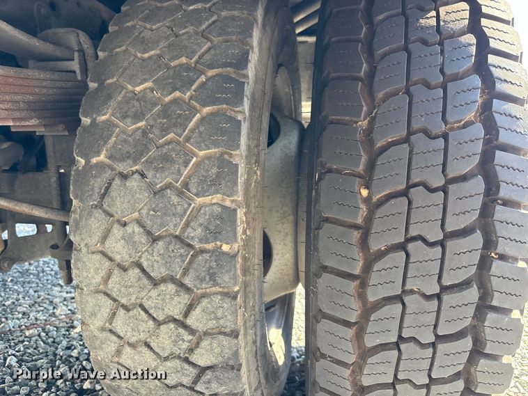 image for item YA3907 2005 Ford F450 Super Duty bucket truck