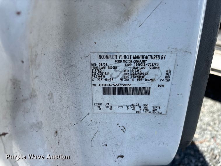 image for item YA3907 2005 Ford F450 Super Duty bucket truck