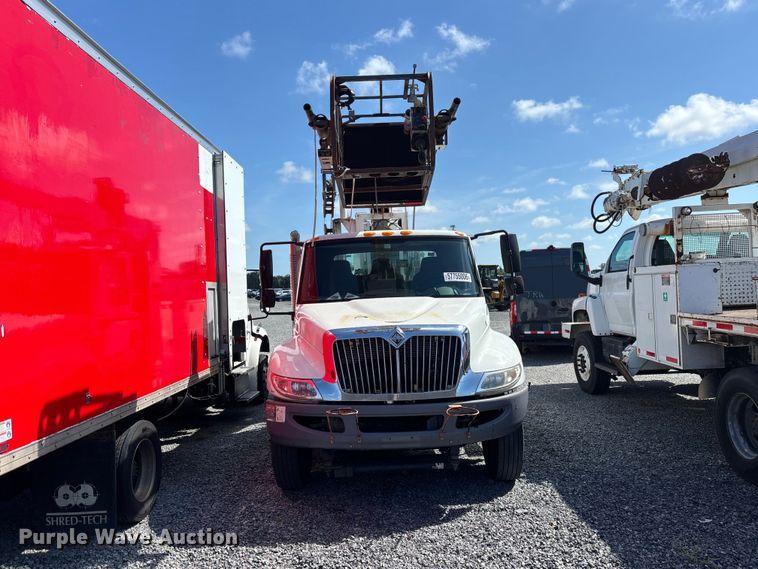 image for item YA3908 2009 International 4300 bucket truck