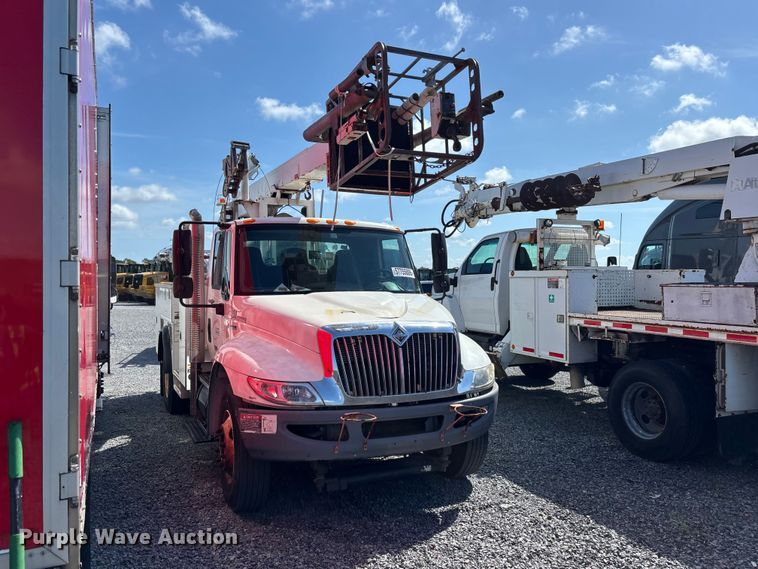 image for item YA3908 2009 International 4300 bucket truck