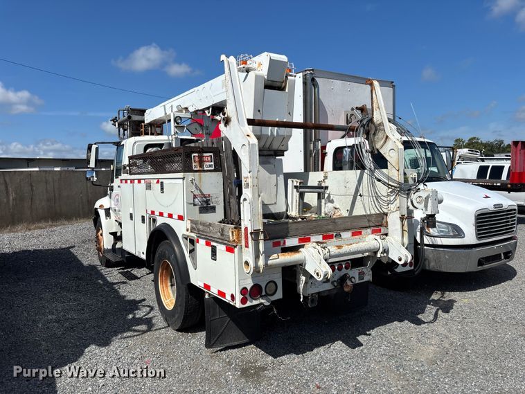 image for item YA3908 2009 International 4300 bucket truck