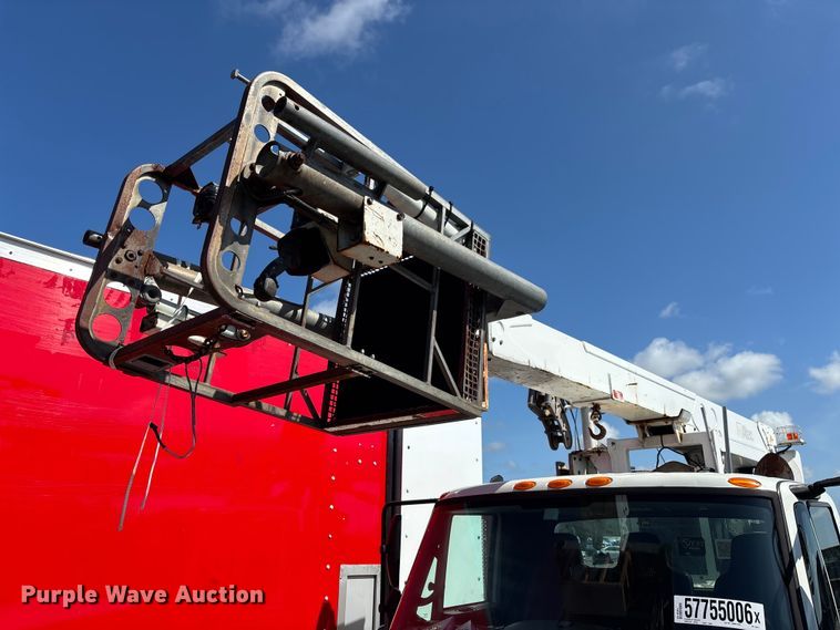 image for item YA3908 2009 International 4300 bucket truck