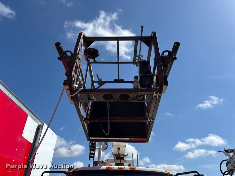 image for item YA3908 2009 International 4300 bucket truck