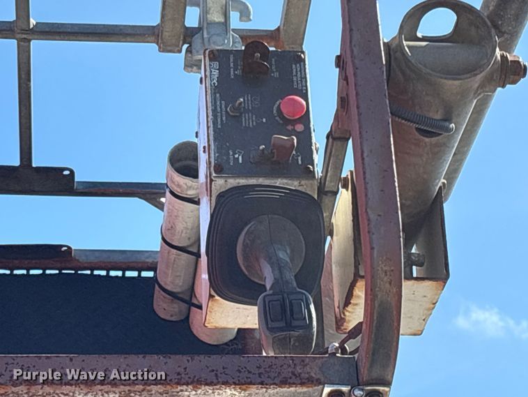 image for item YA3908 2009 International 4300 bucket truck