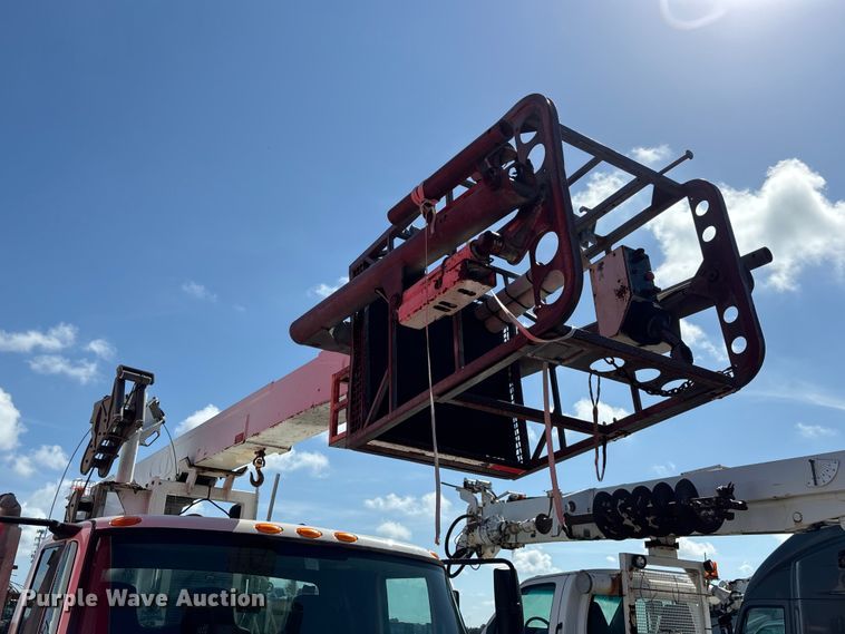 image for item YA3908 2009 International 4300 bucket truck