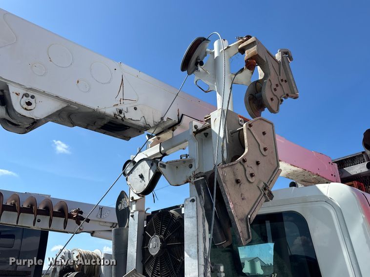 image for item YA3908 2009 International 4300 bucket truck