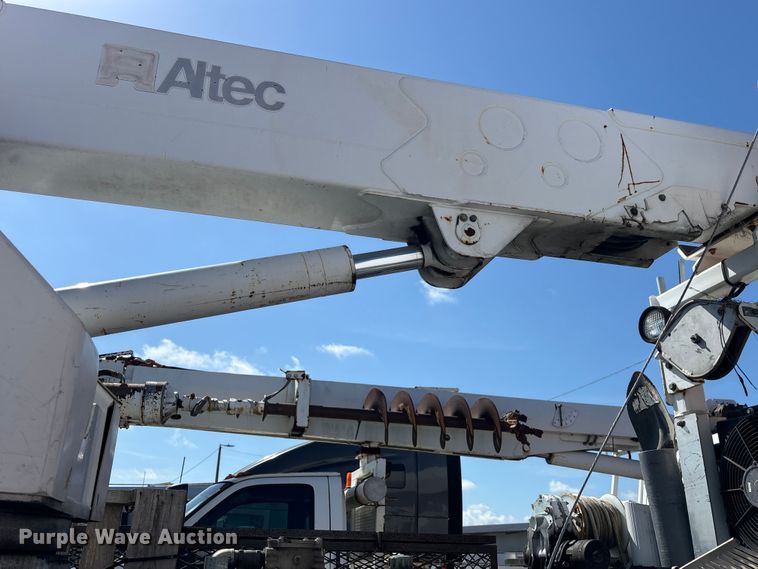 image for item YA3908 2009 International 4300 bucket truck