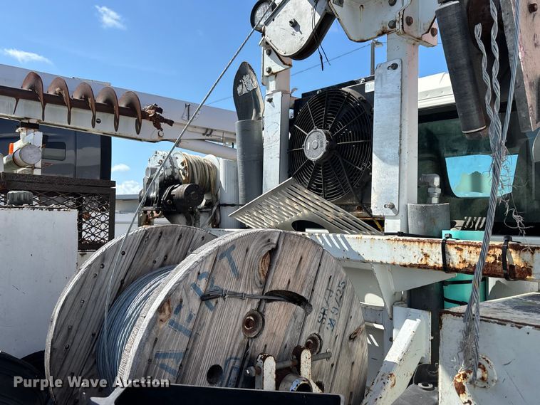 image for item YA3908 2009 International 4300 bucket truck