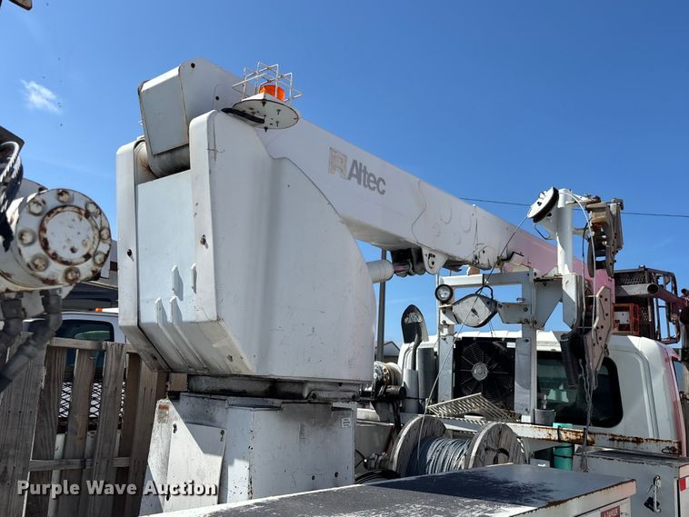 image for item YA3908 2009 International 4300 bucket truck