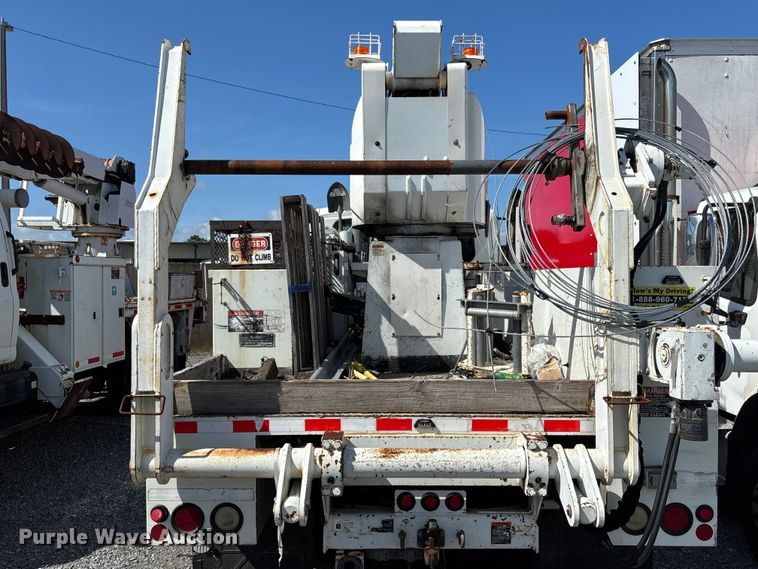 image for item YA3908 2009 International 4300 bucket truck
