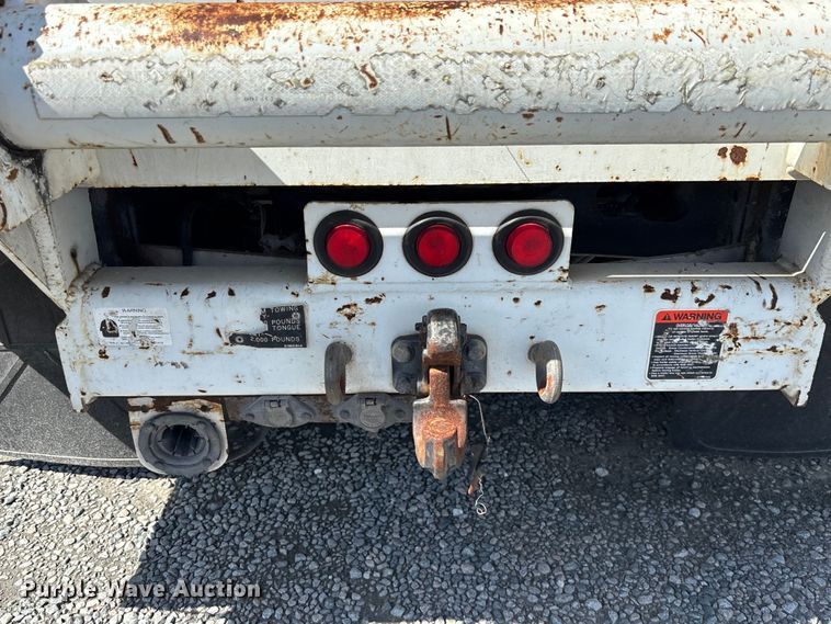 image for item YA3908 2009 International 4300 bucket truck