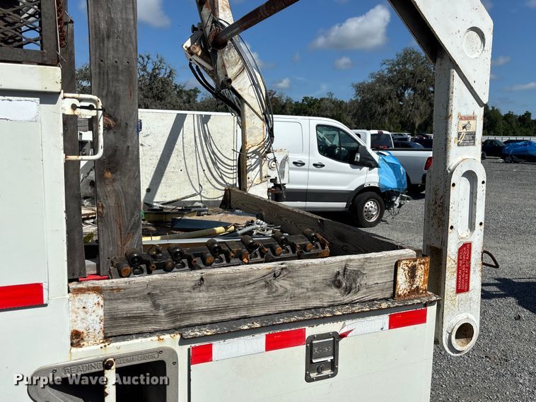 image for item YA3908 2009 International 4300 bucket truck