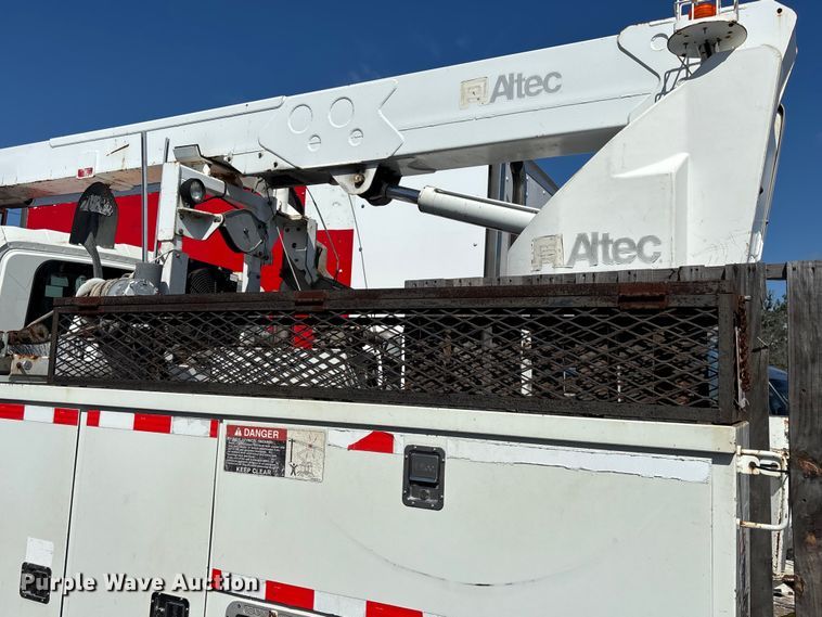 image for item YA3908 2009 International 4300 bucket truck