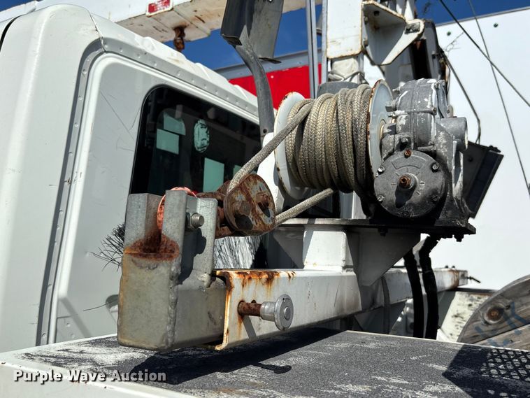 image for item YA3908 2009 International 4300 bucket truck