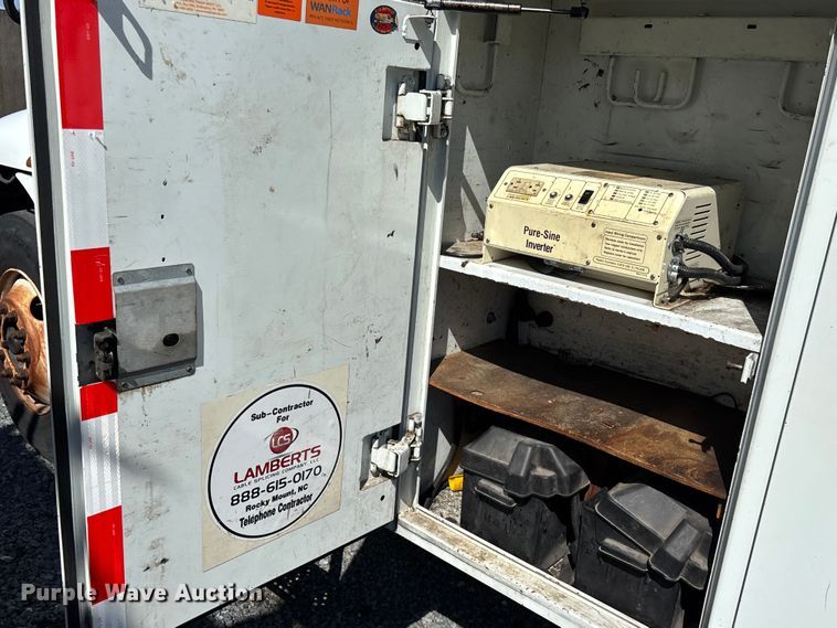 image for item YA3908 2009 International 4300 bucket truck