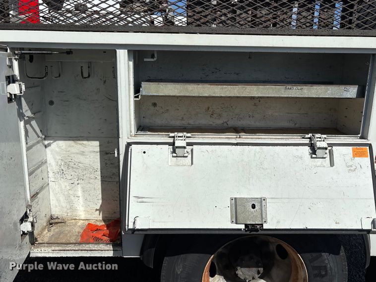image for item YA3908 2009 International 4300 bucket truck