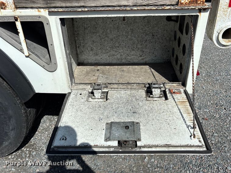 image for item YA3908 2009 International 4300 bucket truck