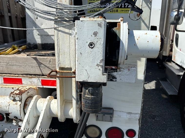 image for item YA3908 2009 International 4300 bucket truck