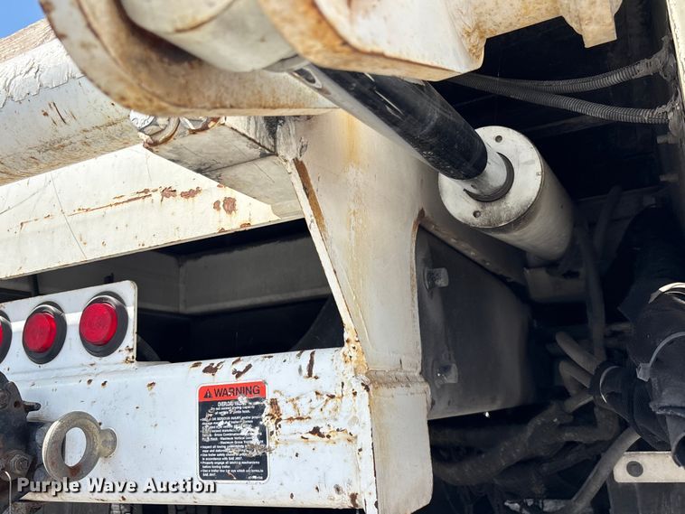 image for item YA3908 2009 International 4300 bucket truck