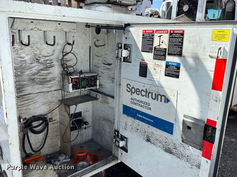 image for item YA3908 2009 International 4300 bucket truck