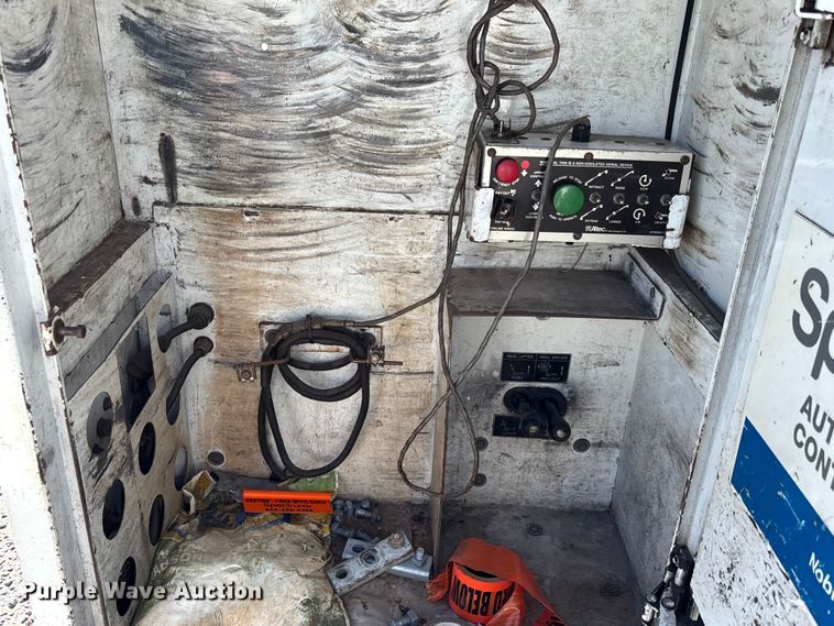 image for item YA3908 2009 International 4300 bucket truck