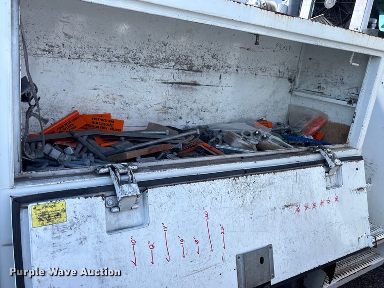 image for item YA3908 2009 International 4300 bucket truck