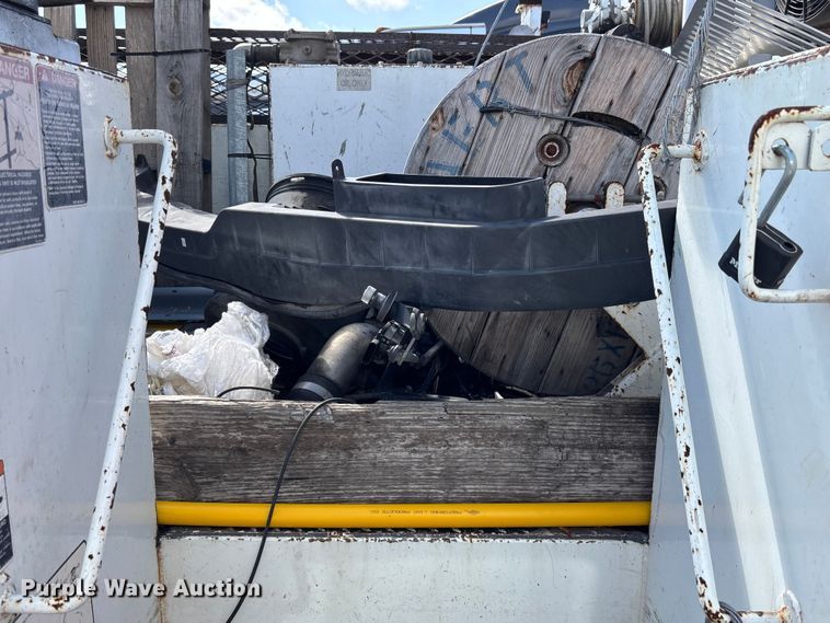 image for item YA3908 2009 International 4300 bucket truck