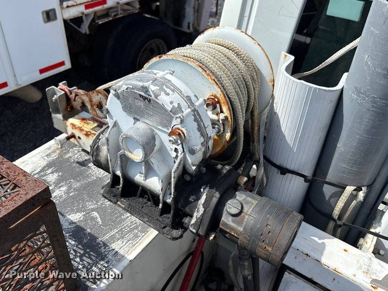 image for item YA3908 2009 International 4300 bucket truck