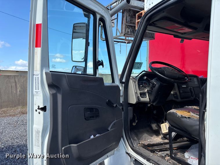 image for item YA3908 2009 International 4300 bucket truck