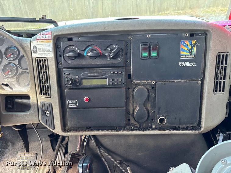 image for item YA3908 2009 International 4300 bucket truck