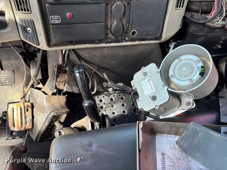 image for item YA3908 2009 International 4300 bucket truck