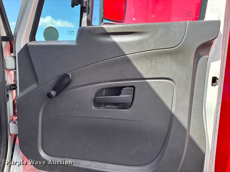 image for item YA3908 2009 International 4300 bucket truck