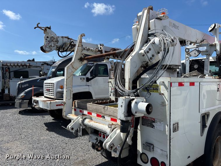 image for item YA3908 2009 International 4300 bucket truck