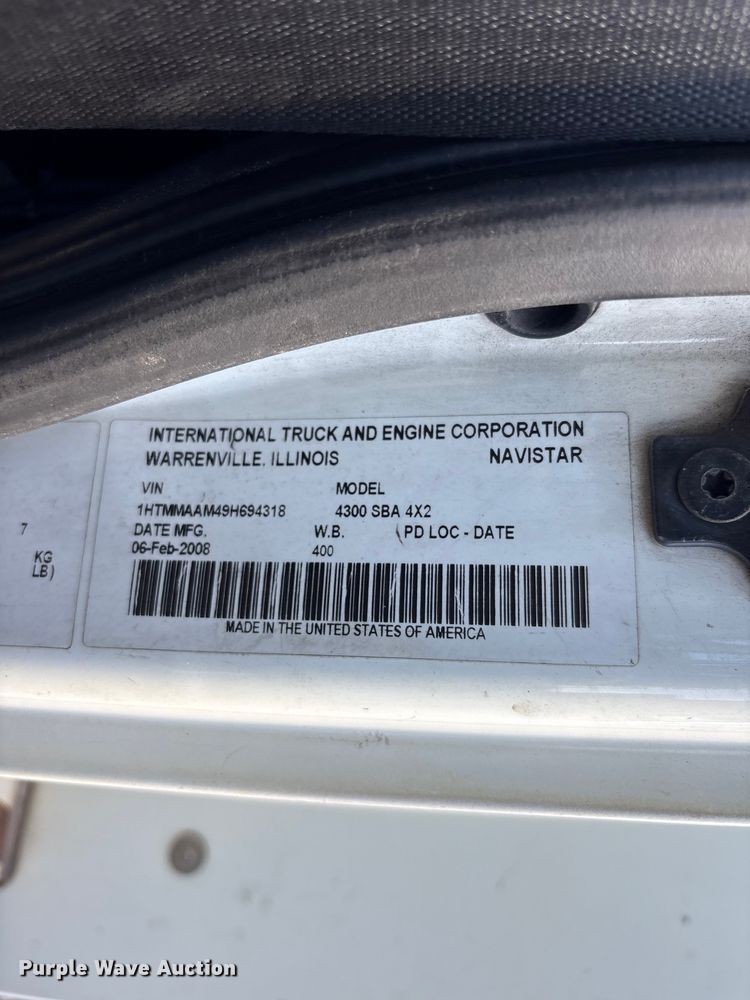 image for item YA3908 2009 International 4300 bucket truck