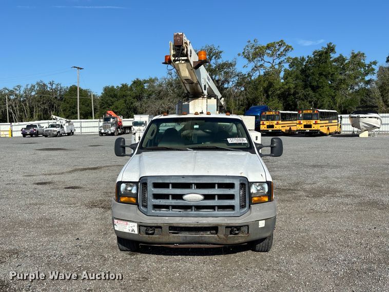 image for item YA3909 2006 Ford F350 Super Duty  bucket truck