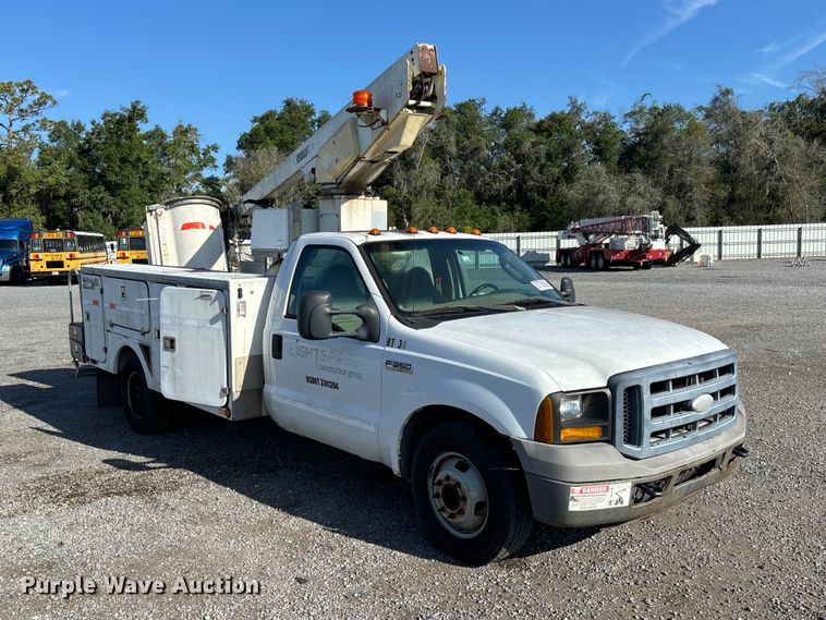 image for item YA3909 2006 Ford F350 Super Duty  bucket truck