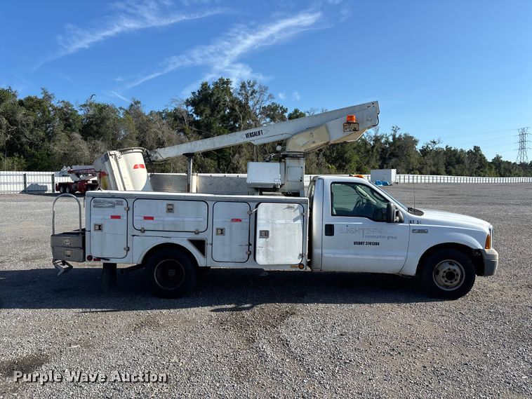 image for item YA3909 2006 Ford F350 Super Duty  bucket truck