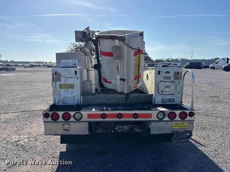 image for item YA3909 2006 Ford F350 Super Duty  bucket truck