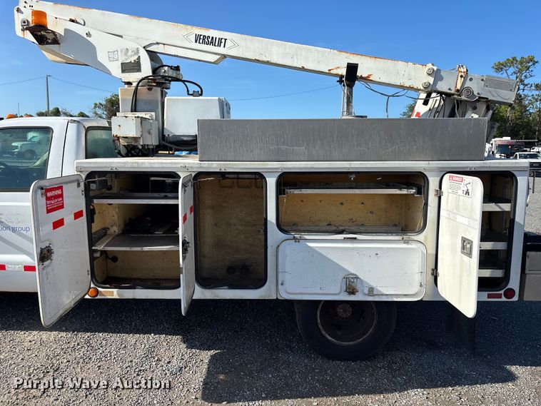 image for item YA3909 2006 Ford F350 Super Duty  bucket truck