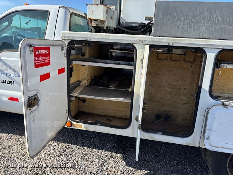 image for item YA3909 2006 Ford F350 Super Duty  bucket truck