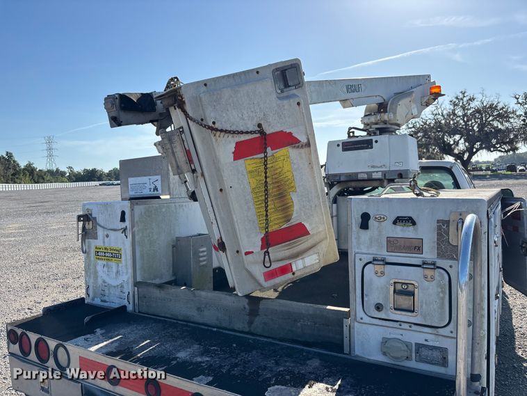 image for item YA3909 2006 Ford F350 Super Duty  bucket truck