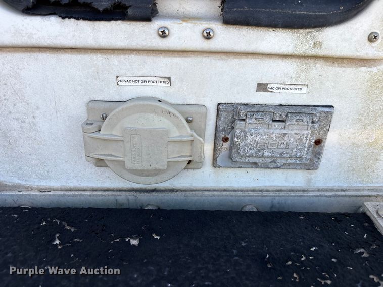 image for item YA3909 2006 Ford F350 Super Duty  bucket truck